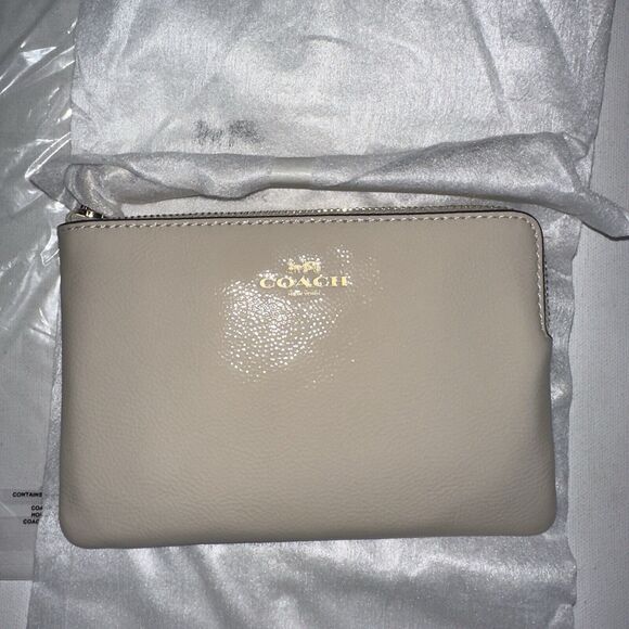 COACH Corner Zip Wristlet Pebbled Leather Gold and Chalk w/TAGS $88 - Picture 8 of 13